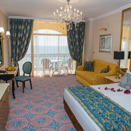 Imperial Palace Hotel ซันนีบีช ภายนอก รูปภาพ A room at the hotel