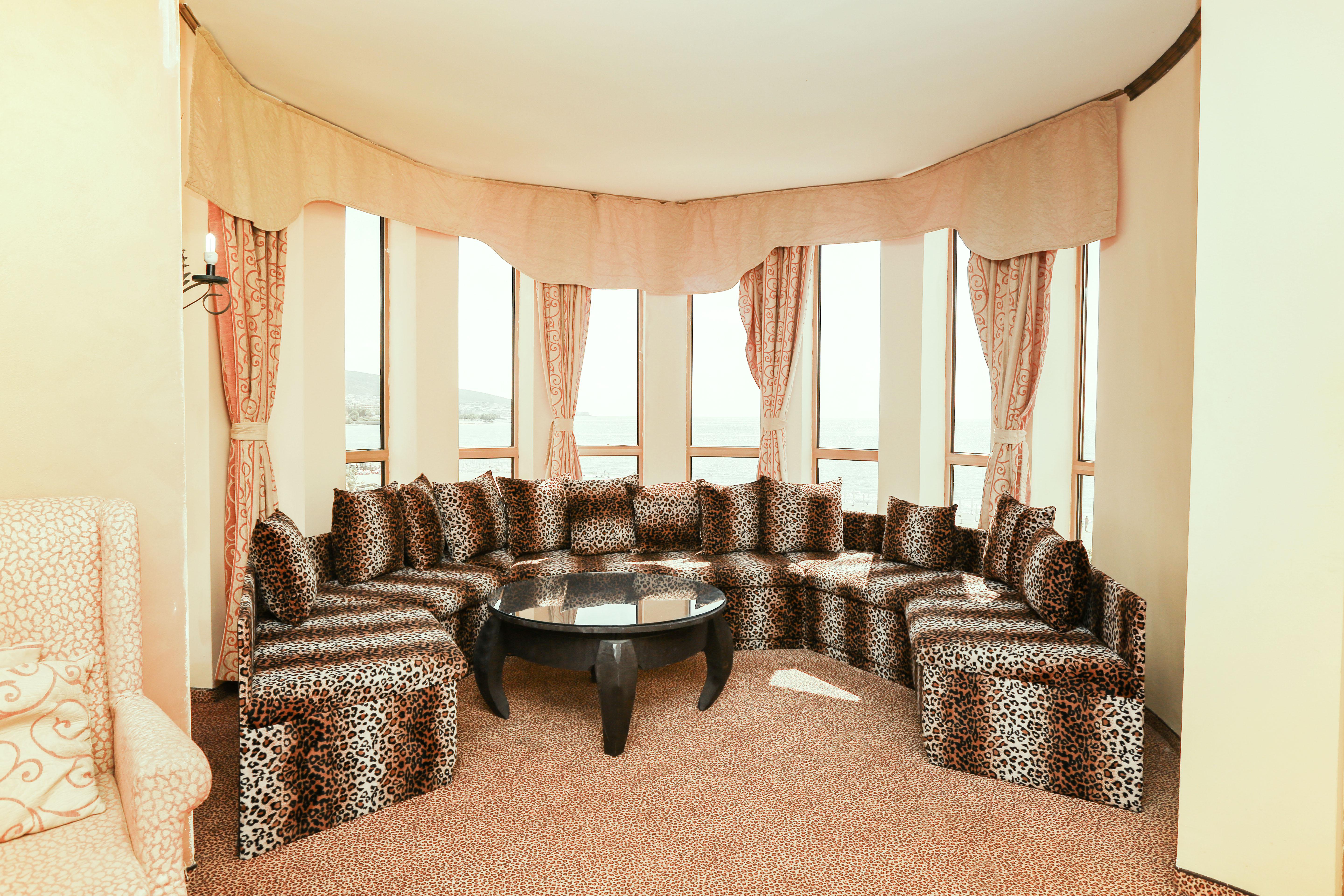 Imperial Palace Hotel ซันนีบีช ภายนอก รูปภาพ A modern majlis
