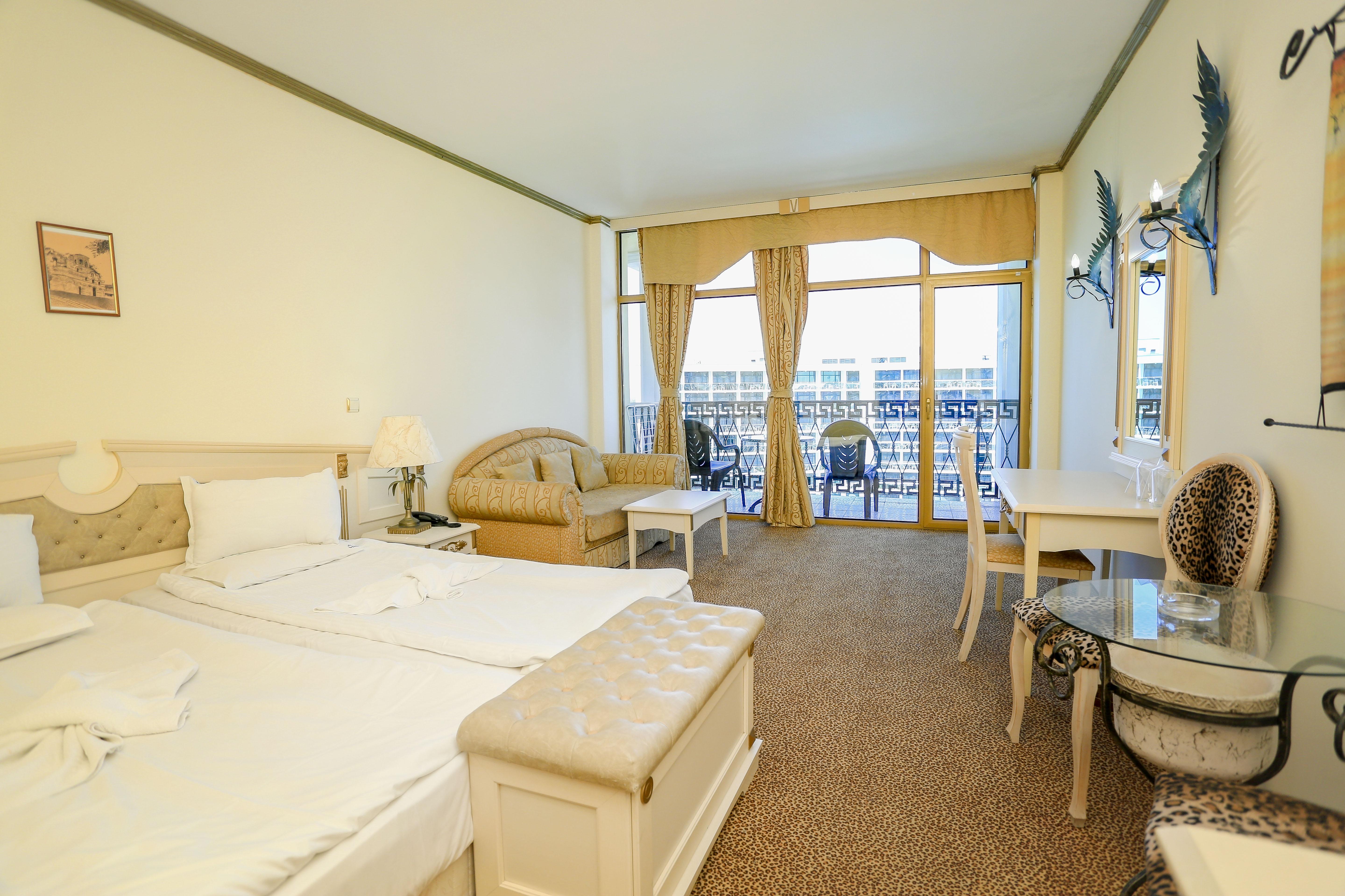 Imperial Palace Hotel ซันนีบีช ภายนอก รูปภาพ A room at the hotel