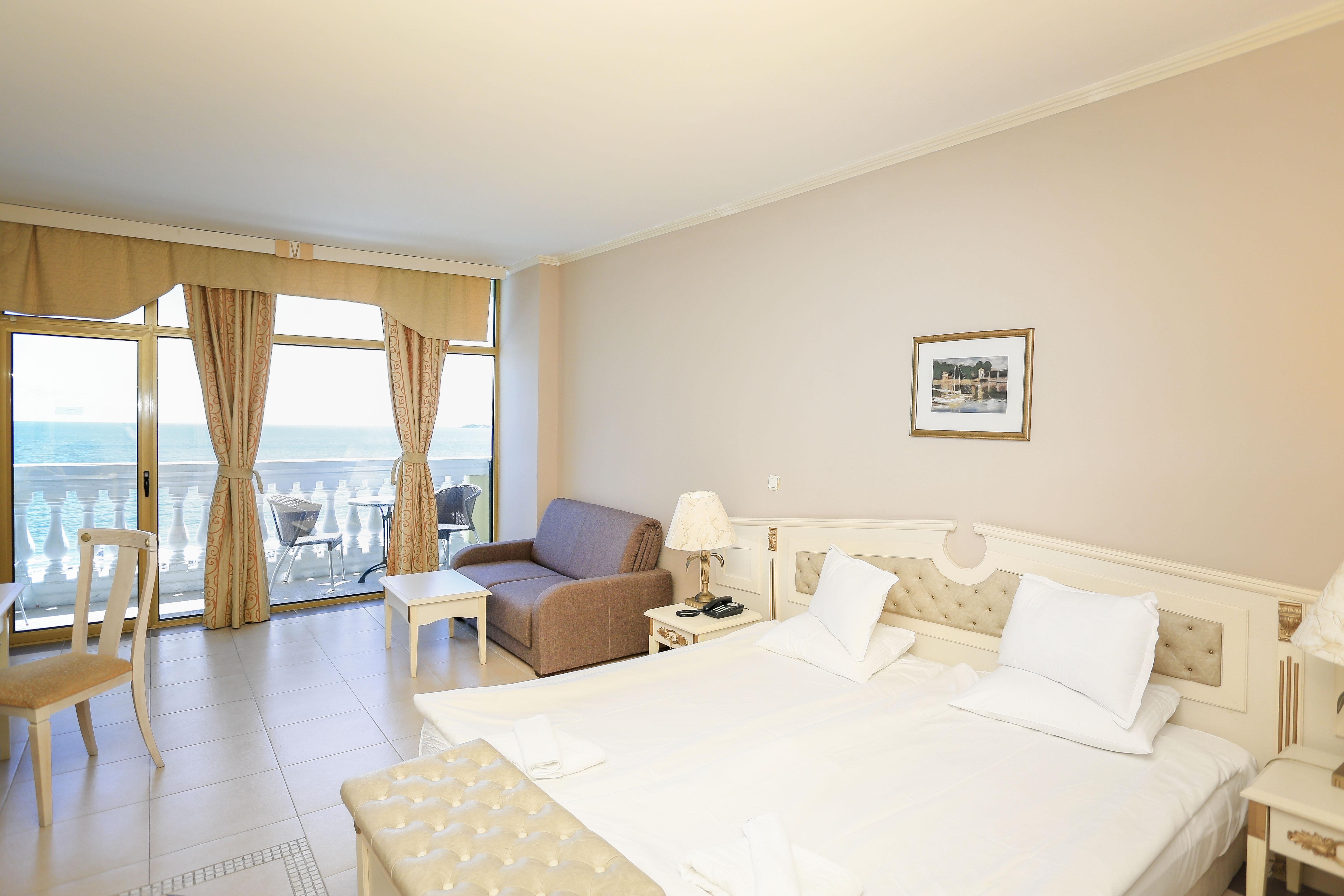 Imperial Palace Hotel ซันนีบีช ภายนอก รูปภาพ A typical hotel room