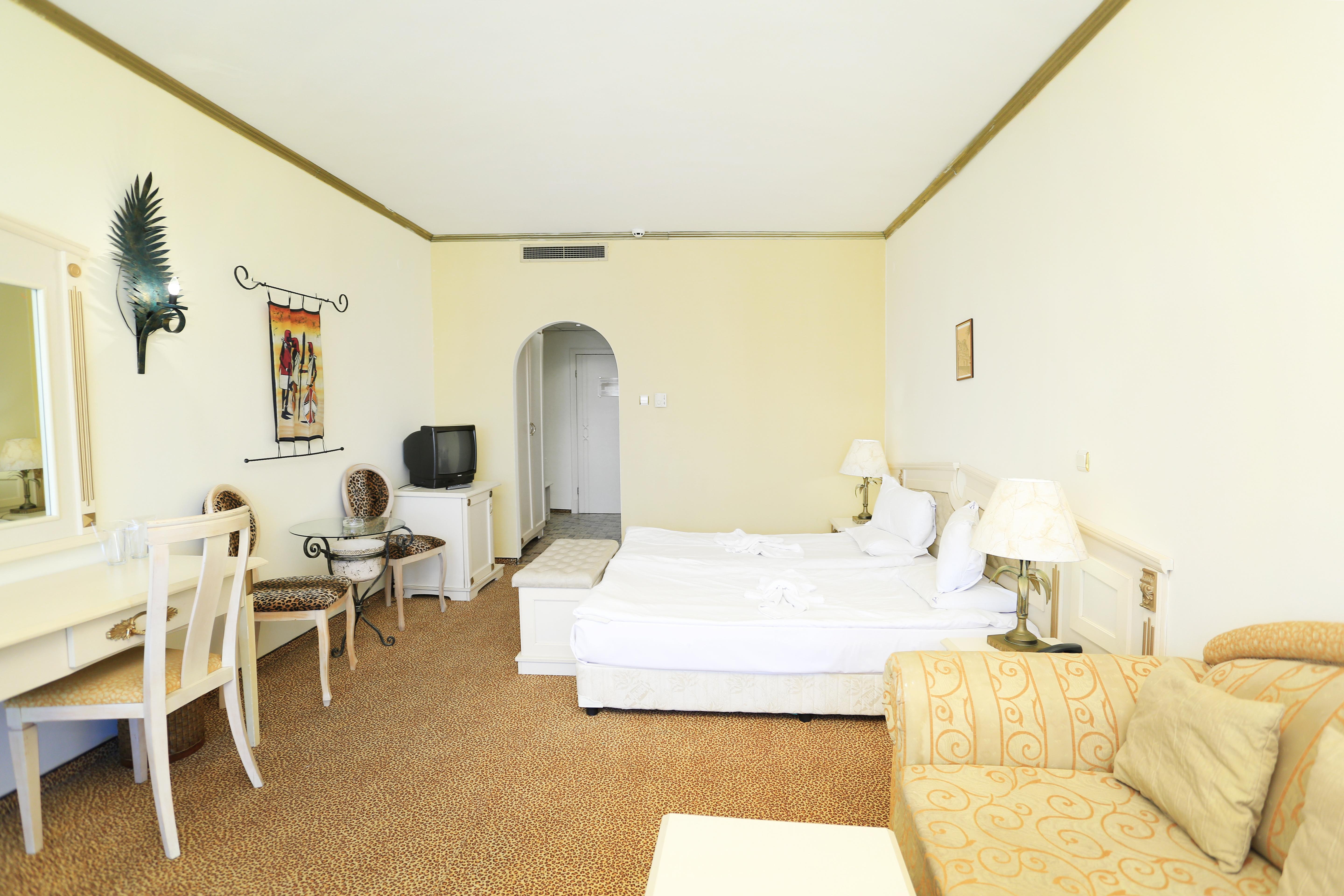 Imperial Palace Hotel ซันนีบีช ภายนอก รูปภาพ A room at the hotel