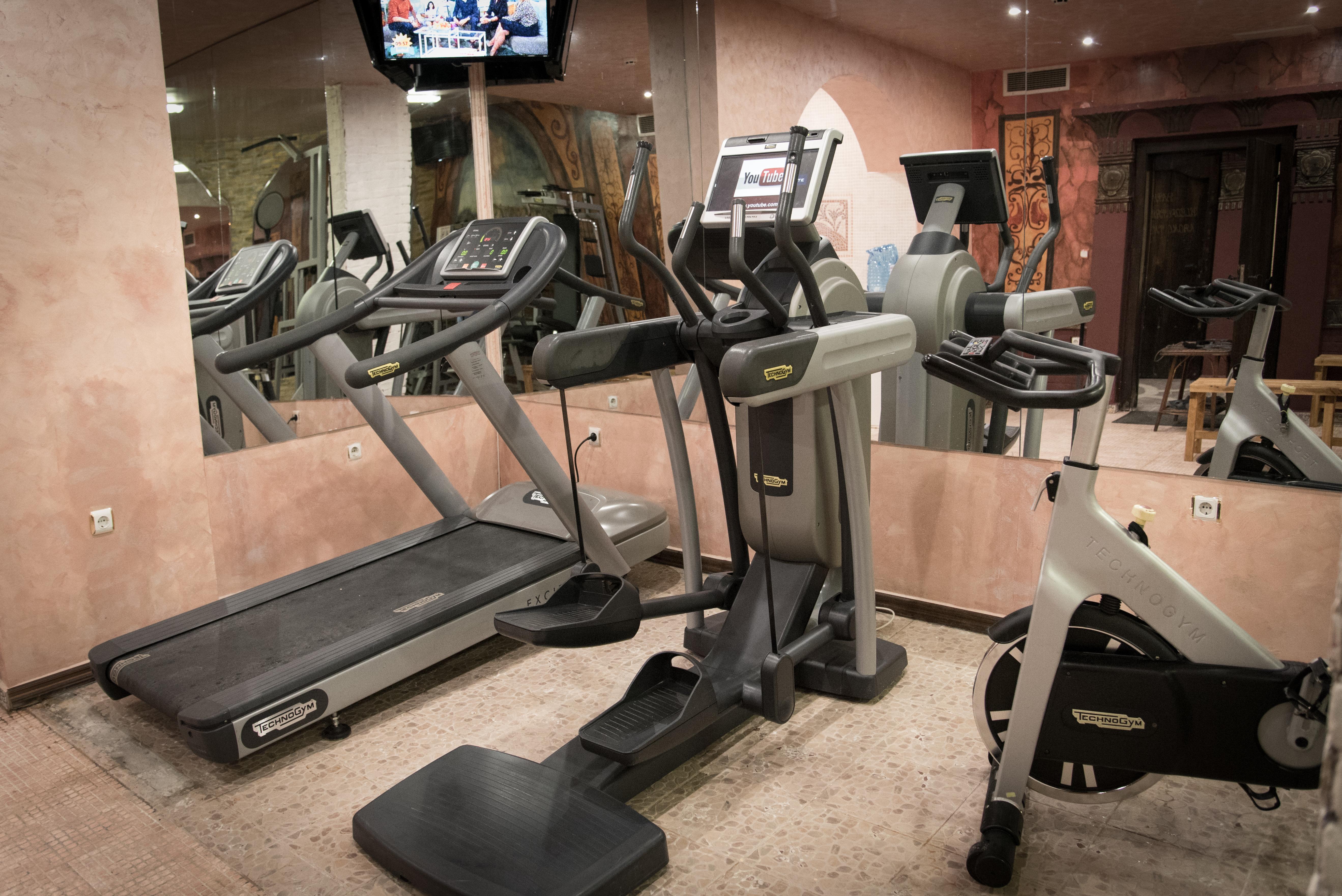 Imperial Palace Hotel ซันนีบีช ภายนอก รูปภาพ A typical gym