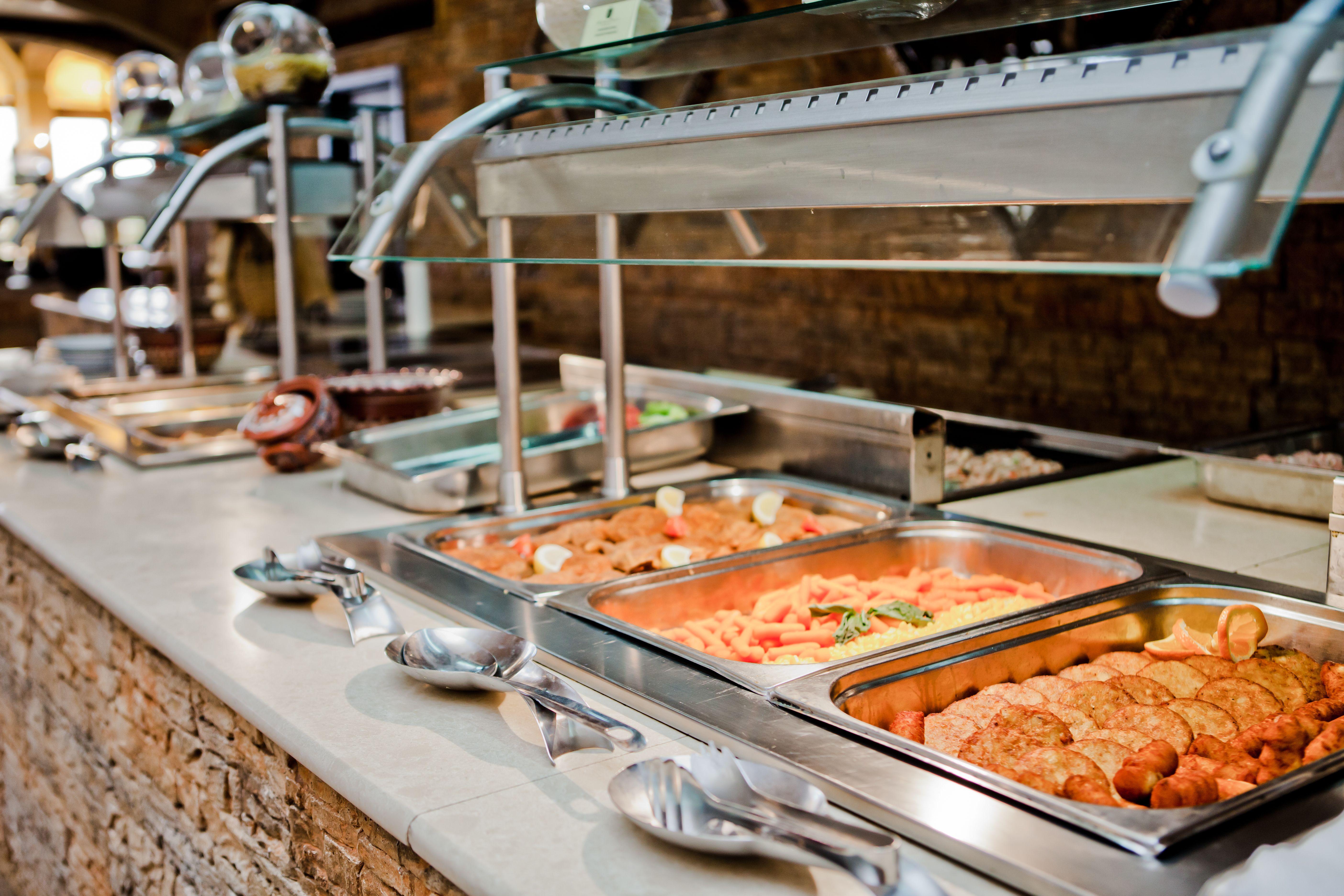 Imperial Palace Hotel ซันนีบีช ภายนอก รูปภาพ A hot food buffet