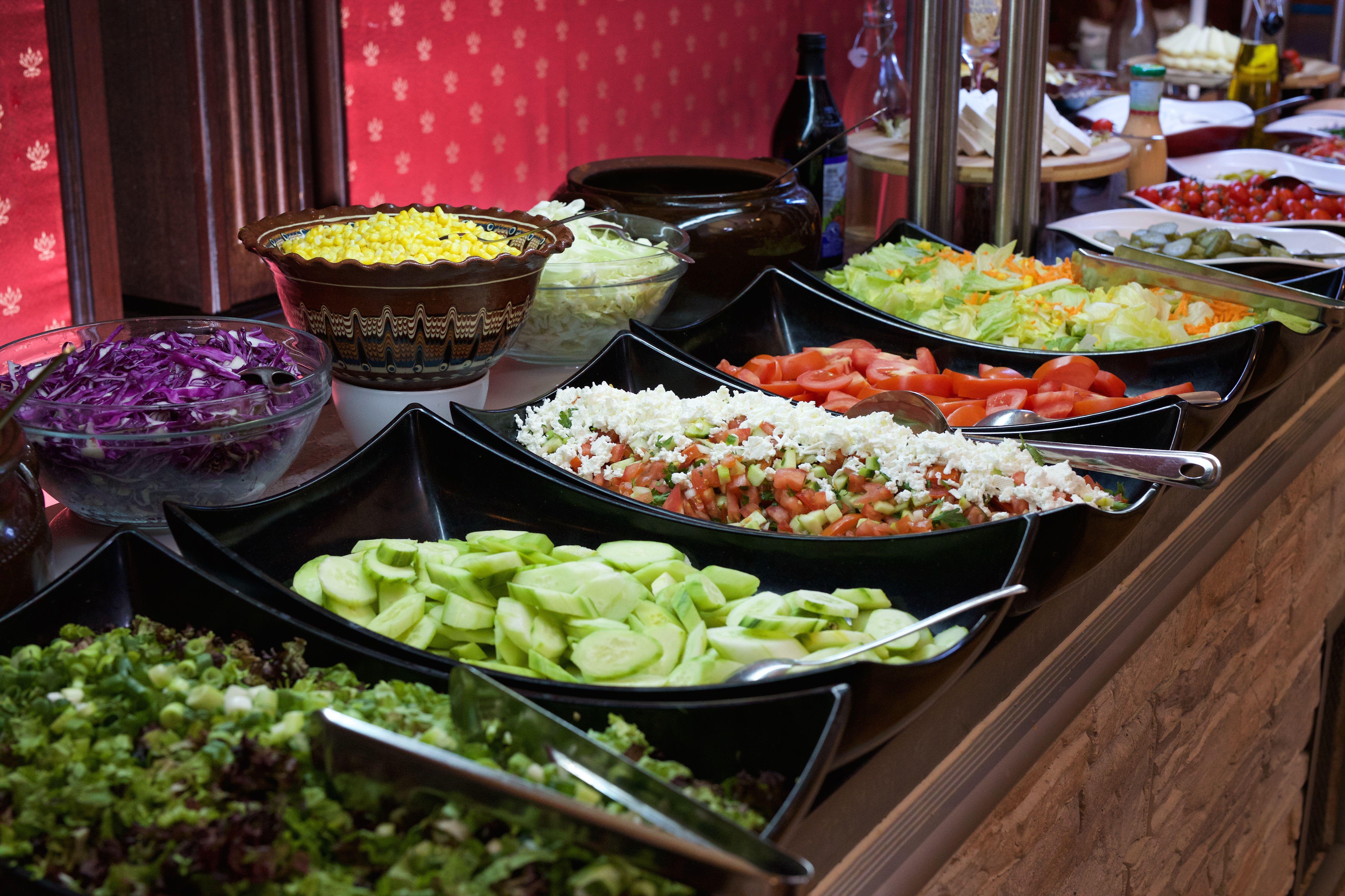 Imperial Palace Hotel ซันนีบีช ภายนอก รูปภาพ A salad bar