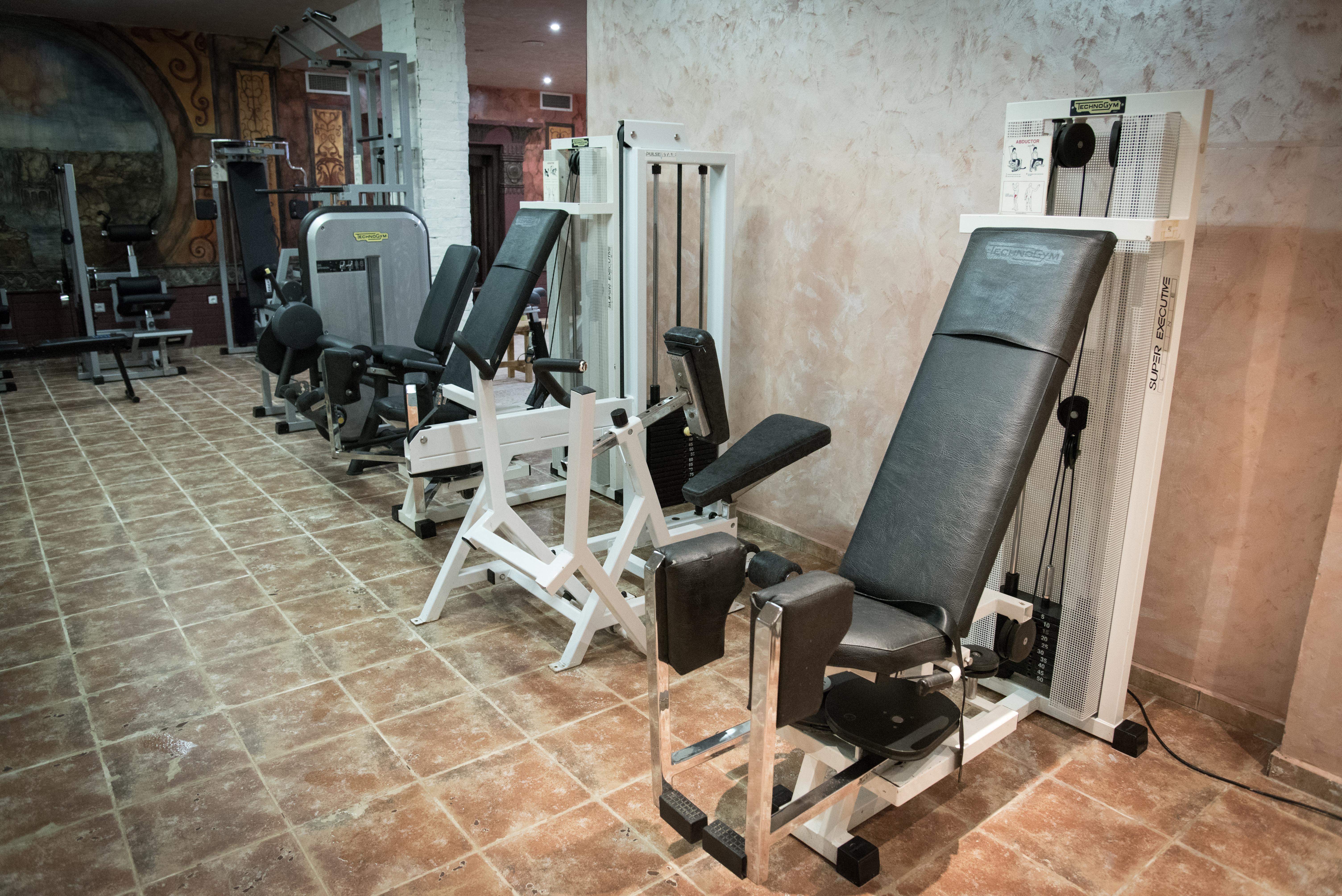 Imperial Palace Hotel ซันนีบีช ภายนอก รูปภาพ Leg extension machine