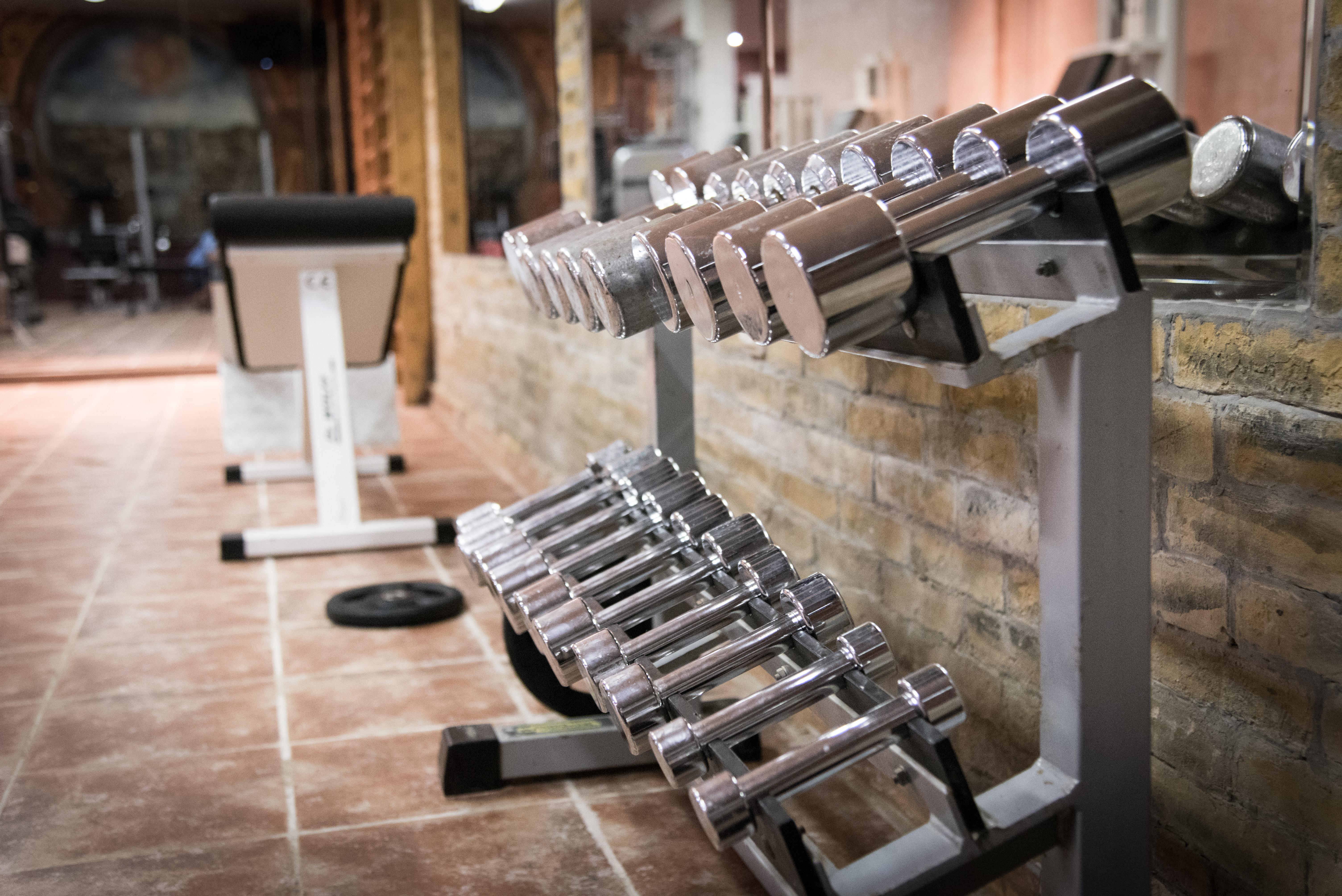 Imperial Palace Hotel ซันนีบีช ภายนอก รูปภาพ Dumbbells on a rack