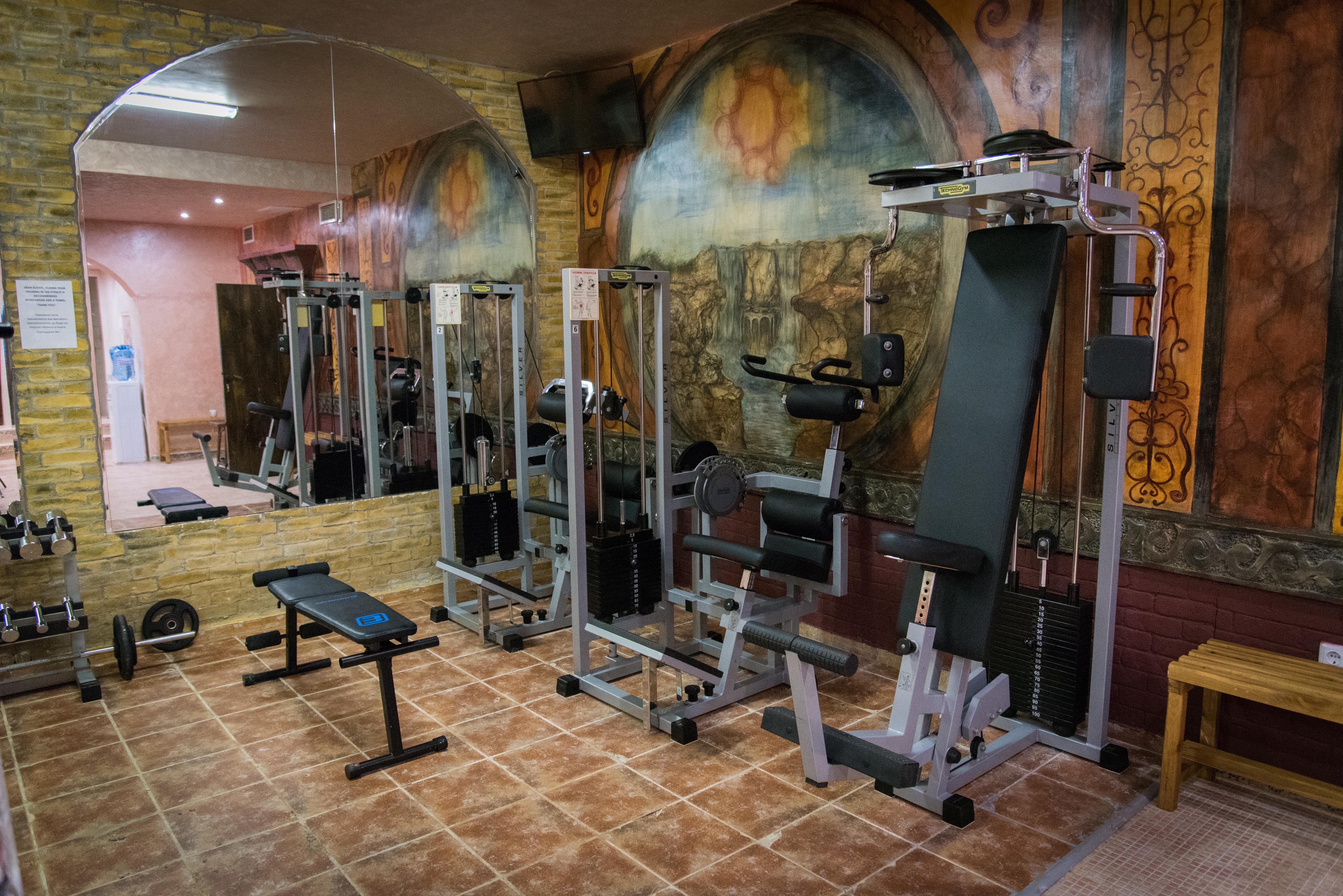 Imperial Palace Hotel ซันนีบีช ภายนอก รูปภาพ A typical gym