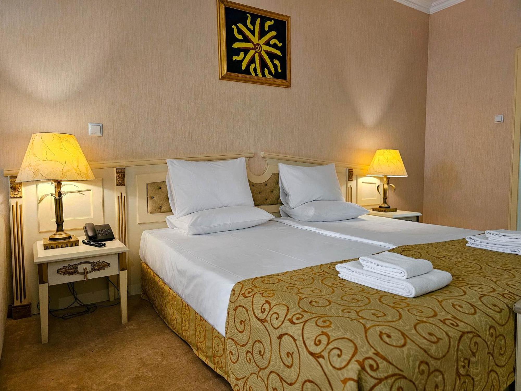 Imperial Palace Hotel ซันนีบีช ภายนอก รูปภาพ A room at the hotel
