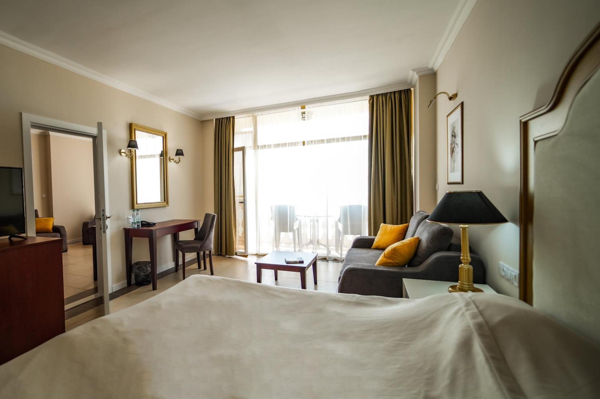 Imperial Palace Hotel ซันนีบีช ภายนอก รูปภาพ